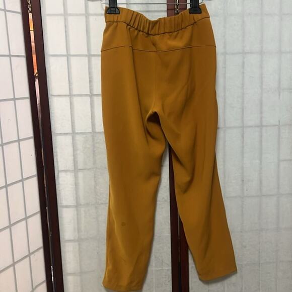 LULULEMON ATHLETICA ON THE FLY GOLD PANTS SIZE‎ 6 - Picture 2 of 4